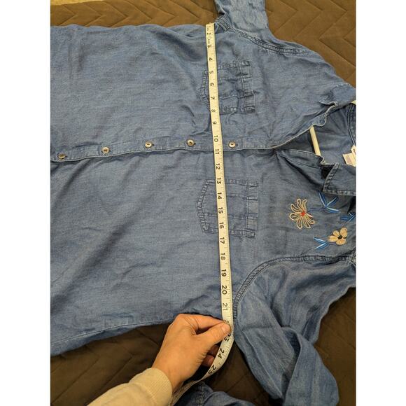 Chambray blouse w/metallic buttons, roll tab sleeves & floral embroidery Large - Picture 6 of 9